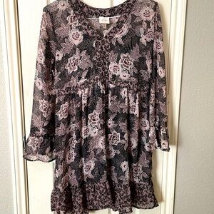 Knox Rose Small dress with sheer outer layer with black lining.